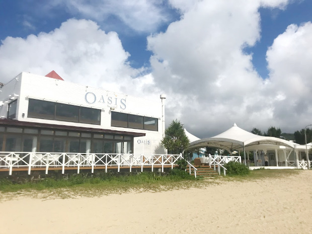 オクマ プライベートビーチ＆リゾート テラスペットOKのカフェ
