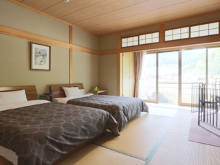 10畳　わんちゃん専用和洋室(お庭付き)