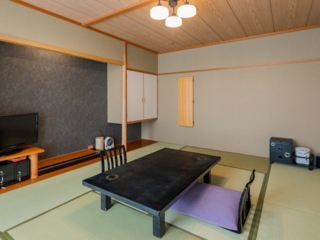 和室１０畳（バス・洗面・トイレ付）