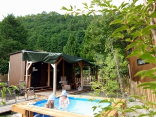 前鬼ーZENKIー　バレルサウナ　BBQ台　プロジェクター