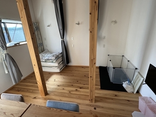 無垢の木のぬくもりがあるお部屋、ペットも一緒に泊まれる離れ