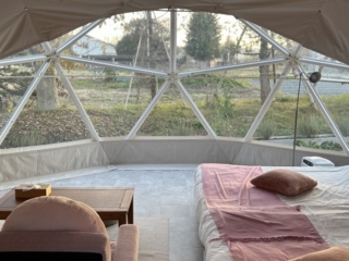 愛犬と宿泊可能！直径６ｍドームダブルベッド×２