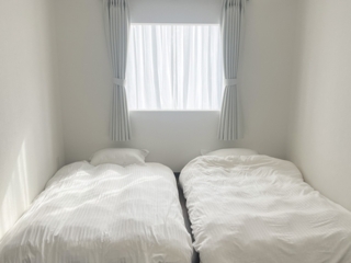 【禁煙】小上がりタイプのツイン・ワーキングスペース付