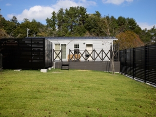 トレーラーハウスD