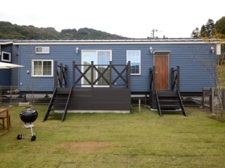 トレーラーハウスE