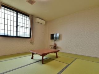 【和室10畳】2〜4名様（バス・トイレ付）