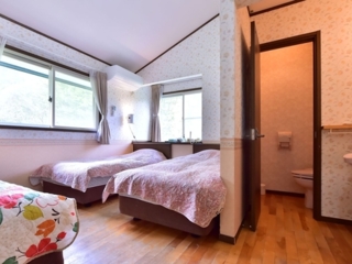 洋室［トリプル］洗面・トイレ付