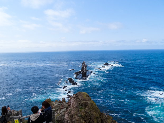 岩礁の上に立つ神秘的な神威岩