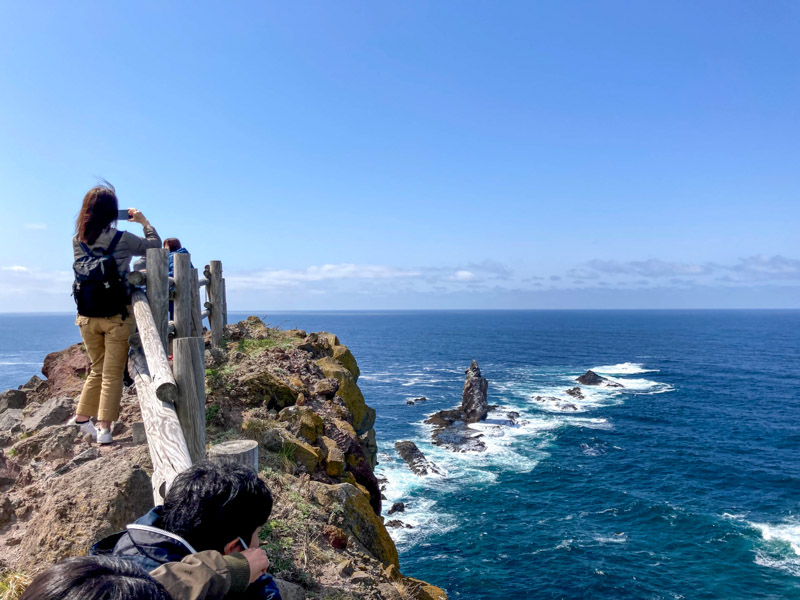 岩礁の上に立つ神秘的な神威岩