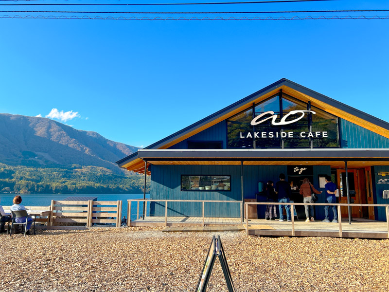 ao LAKESIDE CAFE