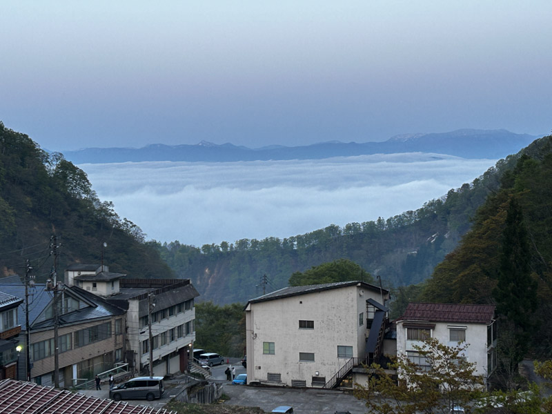 燕温泉 黄金の湯