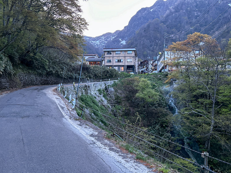 燕温泉 黄金の湯