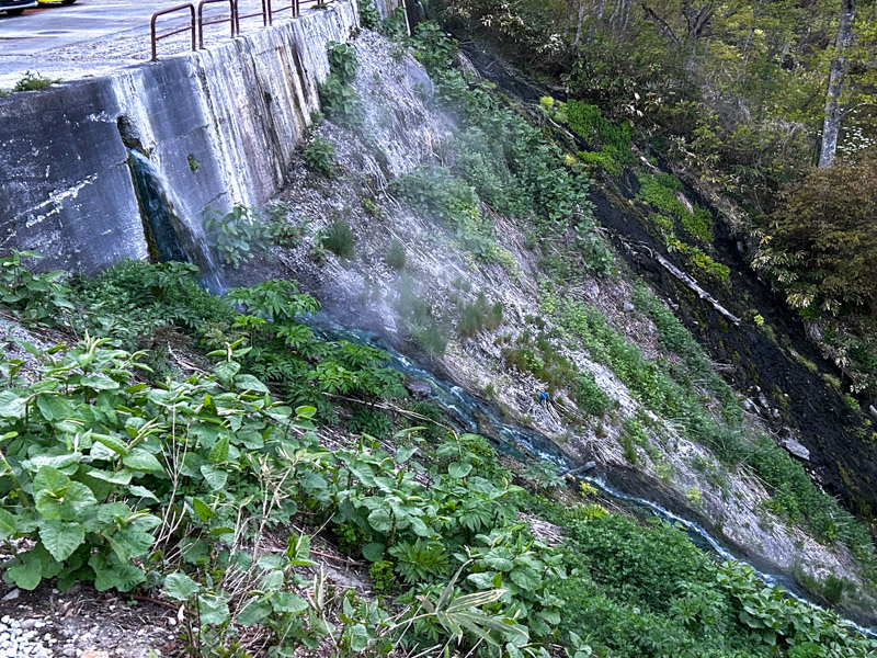 燕温泉 黄金の湯